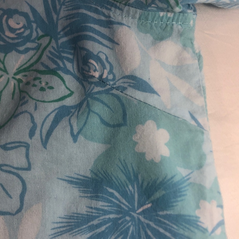 BLUE Vintage Hawaiian women’s short sleeve button down Pit to Pit 23” Used - Picture 6 of 7
